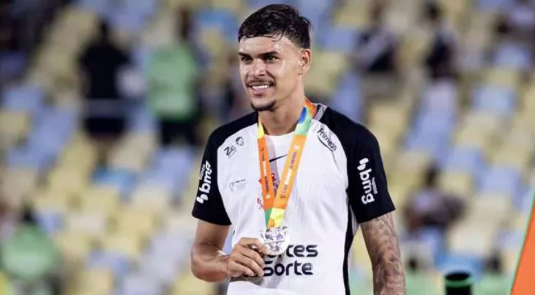 oão Pedro Tchoca retorna ao Corinthians após empréstimo ao Torino ser encerrado antes da estreia.