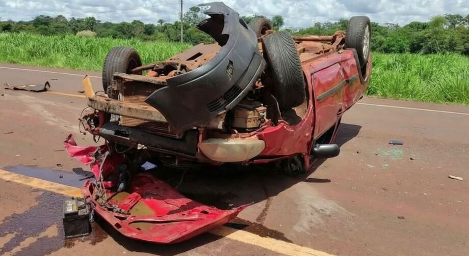 Acidente entre caminhonete e carro deixou ao menos seis feridos na BR-163, em Rio Brilhante.