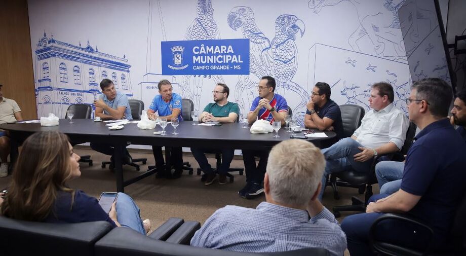 Secretários municipais e vereadores discutem veto da prefeita à cobrança da taxa de lixo no IPTU 2026.