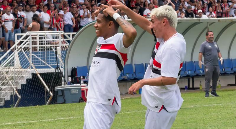 São Paulo venceu o Maruinense por 2 a 0 e começou a Copinha 2026 na liderança do Grupo 19.