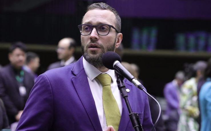 Presidente da Comissão de Relações Exteriores, Filipe Barros quer explicações do Itamaraty sobre postura do Brasil diante da crise na Venezuela.