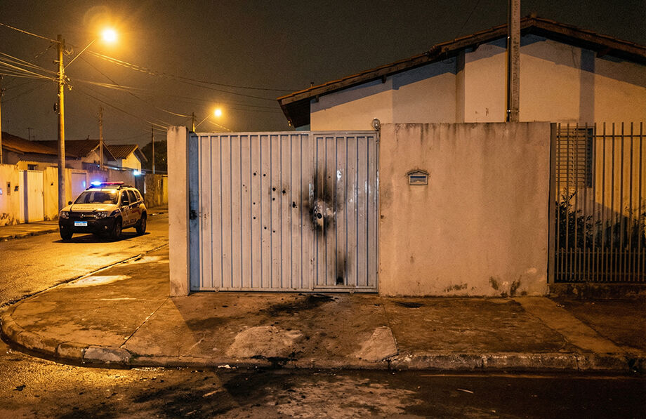 Polícia atendeu ocorrência de tentativa de incêndio e disparos contra residência no Estrela D'Alva.