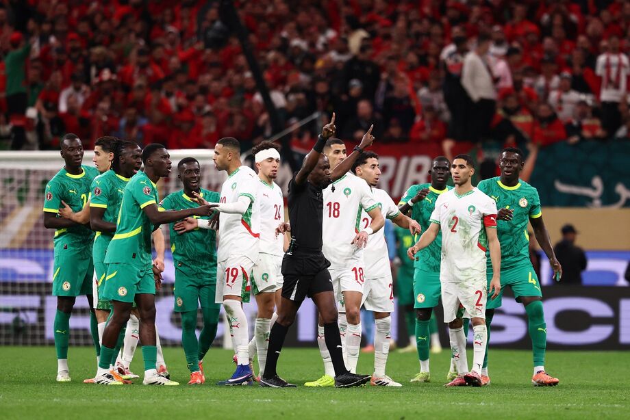 Final entre Marrocos e Senegal foi marcada por confusão e punições severas da Fifa.