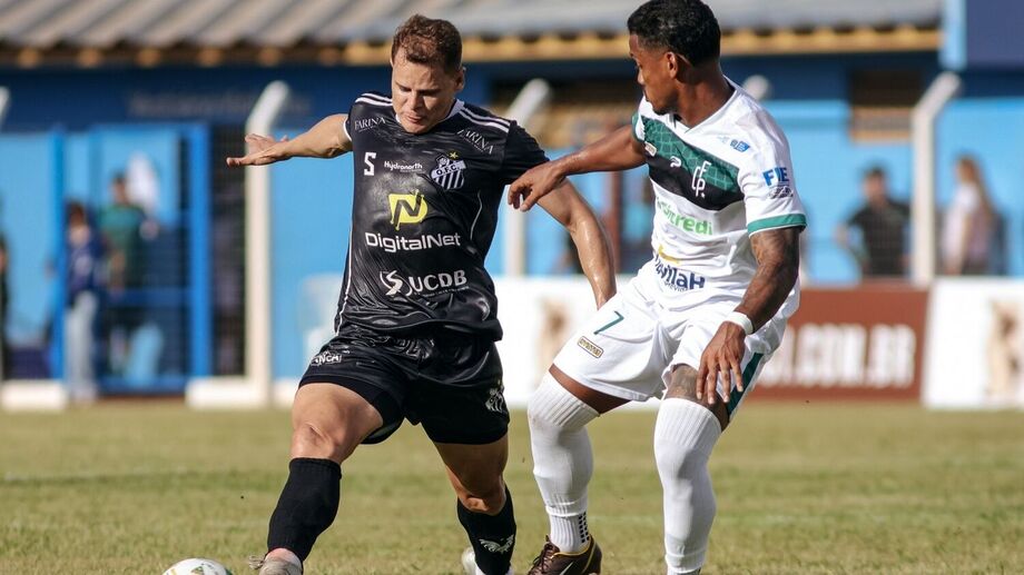Jonas (5) foi o destaque do Operário na primeira vitória do campeonato