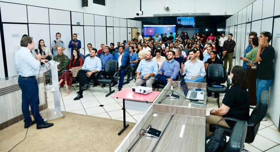 Sessão na Câmara Municipal de Nioaque durante o lançamento do Plano de Desenvolvimento Municipal.