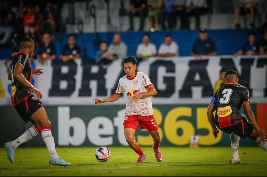 Bragantino domina o Botafogo e vence por 5 a 0, mantendo 100% de aproveitamento no Paulistão.