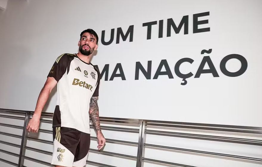 Lucas Paquetá teve nome publicado no BID e está liberado para estrear pelo Flamengo.