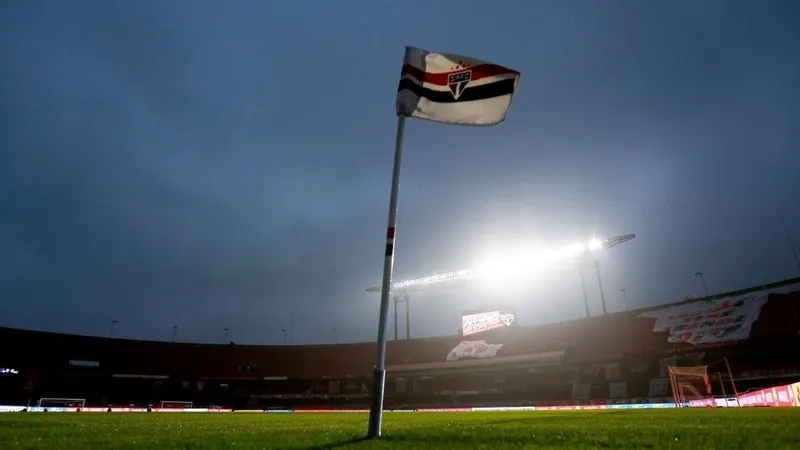 Polícia Civil faz operação contra venda ilegal de camarotes ligados à chamada Sala Presidencial.