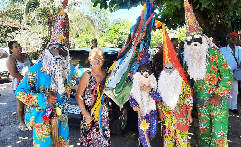 Foliões da Comunidade Quilombola Águas do Miranda mantêm viva a tradição da Folia de Reis há mais de 50 anos, em Bonito (MS).