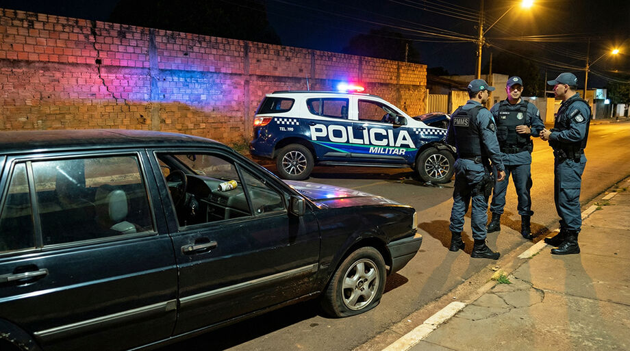 Perseguição terminou com carro abandonado e registro de diversas infrações de trânsito