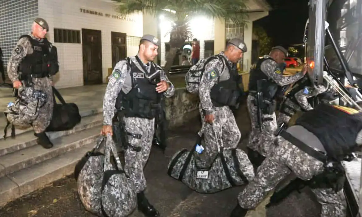 Operações da polícia no Rio prenderam, em uma semana, cinco líderes do tráfico ligados ao Comando Vermelho, vindos de cinco estados.