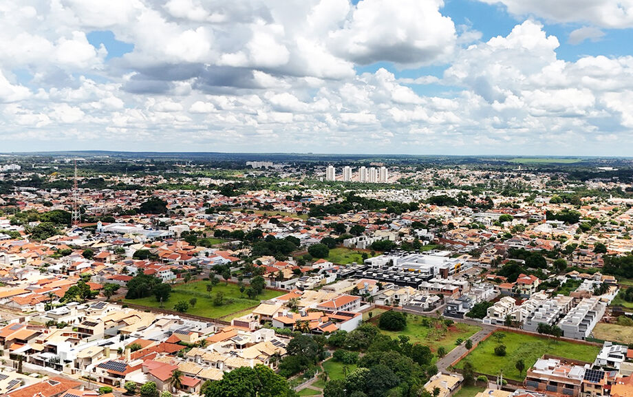 Campo Grande sob altas temperaturas, cenário que reforça o debate sobre adaptação urbana e saúde pública