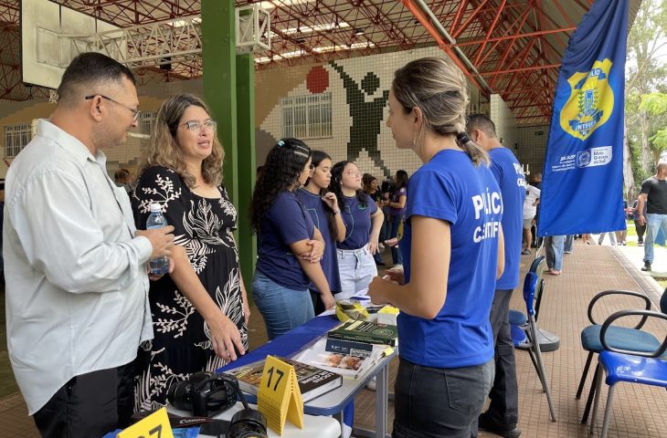 Além da atuação técnica, a Polícia Científica de Mato Grosso do Sul investe em ações educativas para orientar a população sobre a importância da preservação dos locais de crime
