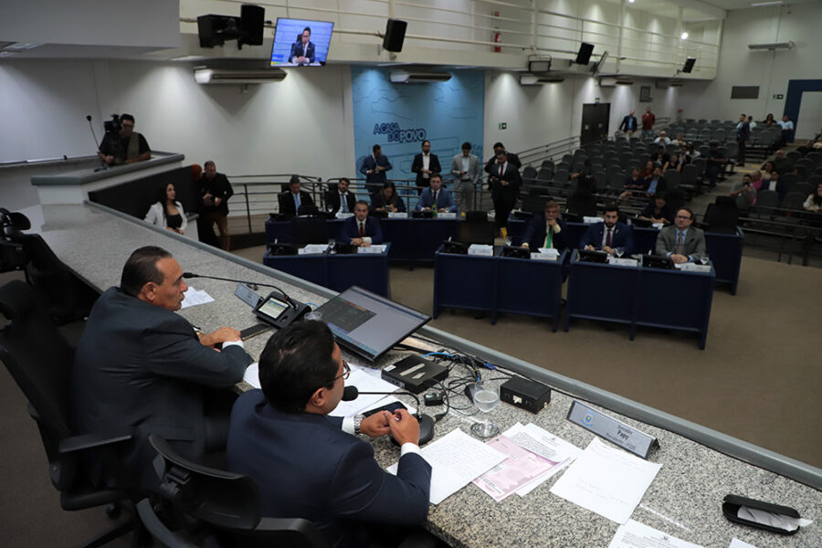 Vereadores de Campo Grande em sessão na Câmara Municipal, que irá votar no dia 3 de fevereiro o veto ao projeto que barra o aumento da taxa do lixo e impacta o IPTU 2026.