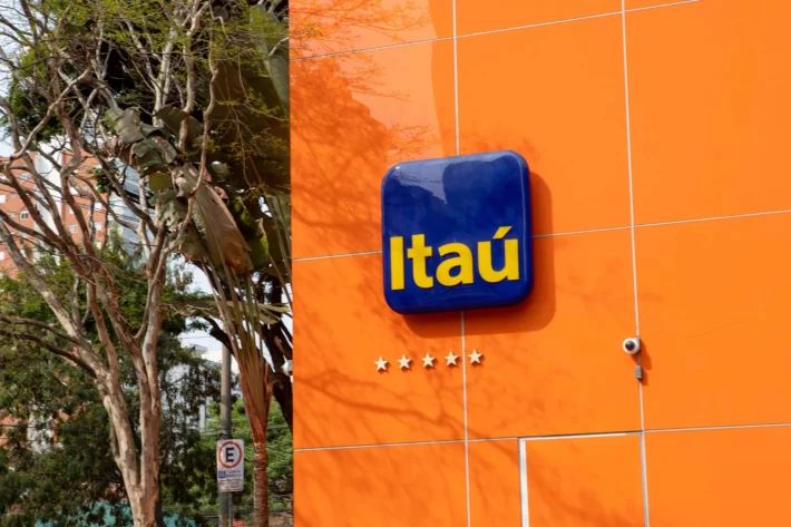 O Itaú Unibanco é a única empresa brasileira no ranking das 500 marcas mais valiosas do mundo da Brand Finance em 2026. Banco subiu 20 posições, atingiu valor de marca de US$ 9,9 bilhões e conquistou classificação inédita AAA-