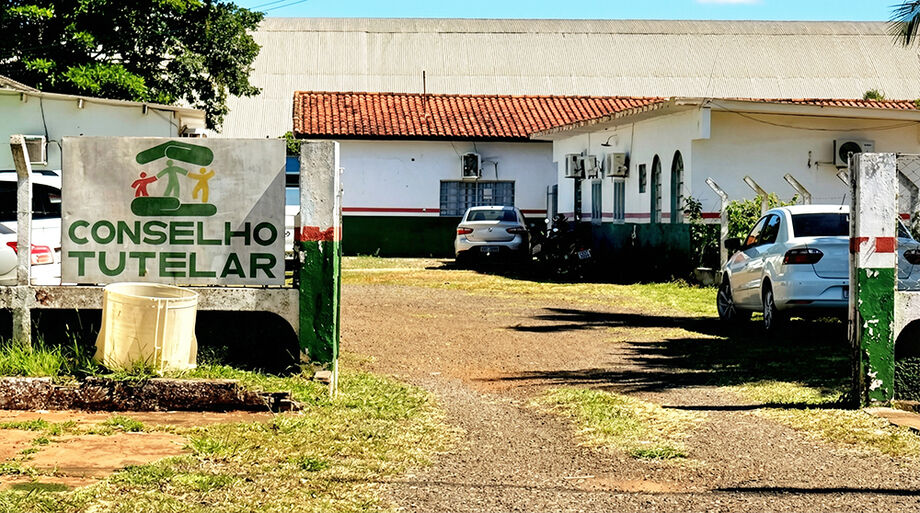 Prédio público em Nioaque onde funciona o Conselho Tutelar e são organizadas as etapas da eleição suplementar; processo vai escolher 5 conselheiros suplentes para o biênio 2026/2027.