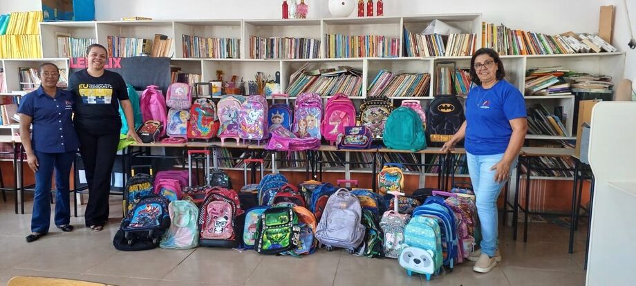 Campanha do Sesc Mesa Brasil arrecada mochilas em bom estado para estudantes em situação de vulnerabilidade em Mato Grosso do Sul