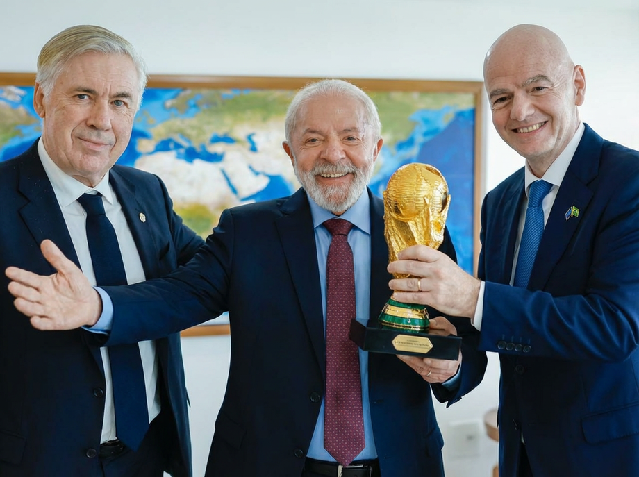 Lula e Carlo Ancelotti se encontraram no Planalto para discutir a Copa Feminina de 2027 e trocaram brincadeiras sobre futebol.