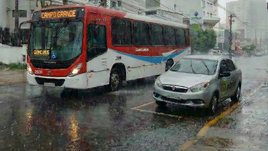 Colisão lateral ocorreu na tarde de segunda-feira, 5, em trecho de grande movimento da via.