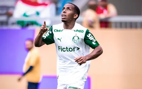 Sorriso fez jogada individual pela direita, finalizou com precisão e abriu o placar.