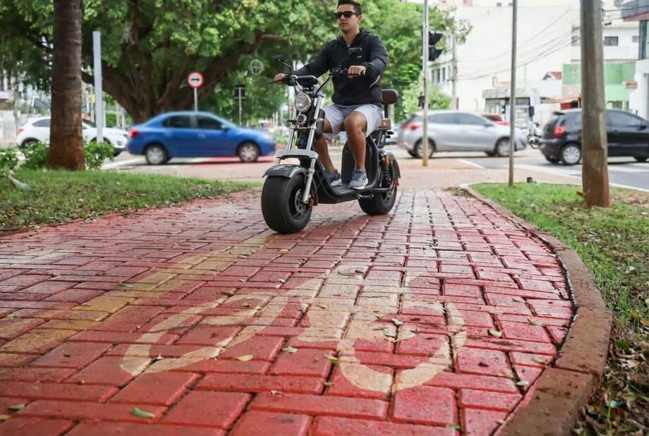 PM orienta sobre habilitação, documentação e regras básicas para circulação de ciclomotores.