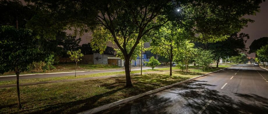 A vítima, uma mulher de 42 anos, foi abordada por um homem armado com uma faca enquanto fazia caminhada no bairro Jardim Mansur.