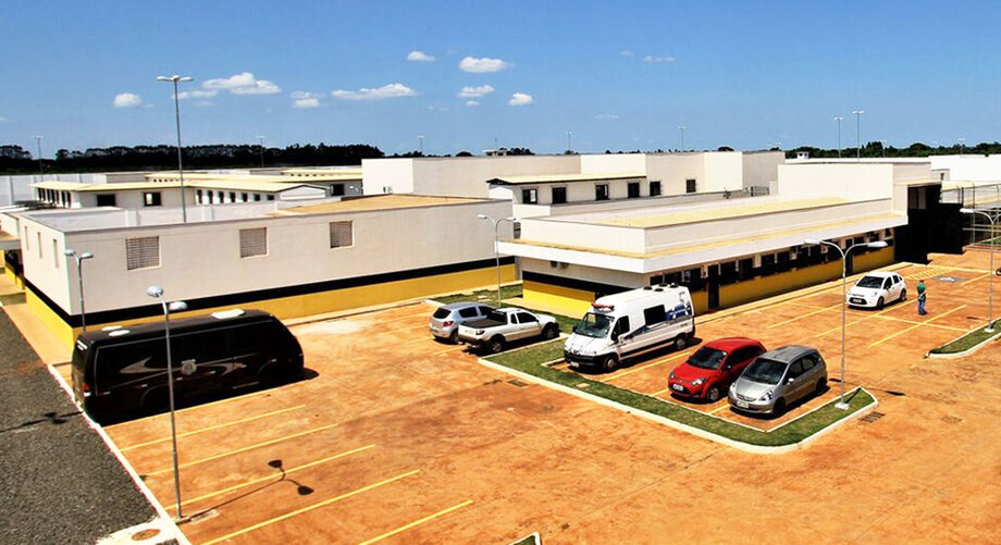 Policiais penais flagraram três internos tentando retornar ao presídio da Gameleira com drogas escondidas no corpo.