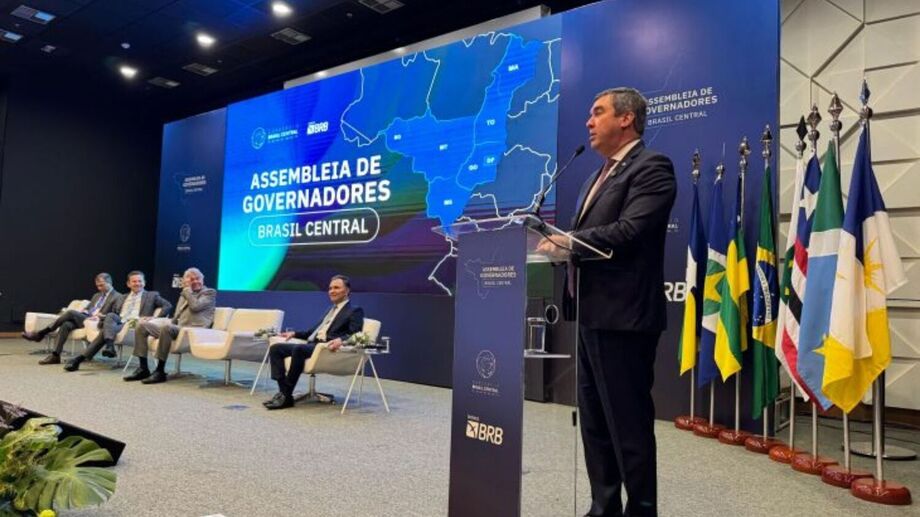 Governador Eduardo Riedel, presidente do Consórcio Brasil Central, firma contrato que garante repasse de R$ 950 mil para manter a estrutura administrativa em 2026.