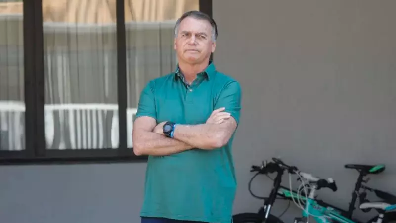 Defesa de Bolsonaro pede ao STF acesso a Smart TV e assistência religiosa.