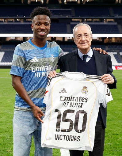 Vinicius Júnior foi vaiado por parte da torcida ao ser substituído em vitória do Real Madrid no Bernabéu