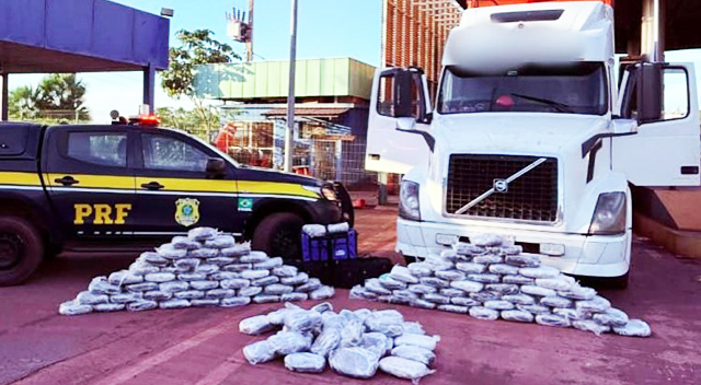 PRF apreendeu 172 quilos de skunk durante fiscalização na BR-262, em Corumbá