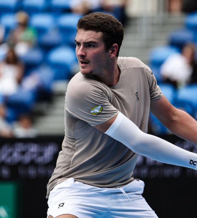 João Fonseca, número 33 do mundo, inicia a defesa do título no ATP 250 de Buenos Aires contra o chileno Alejandro Tabilo.