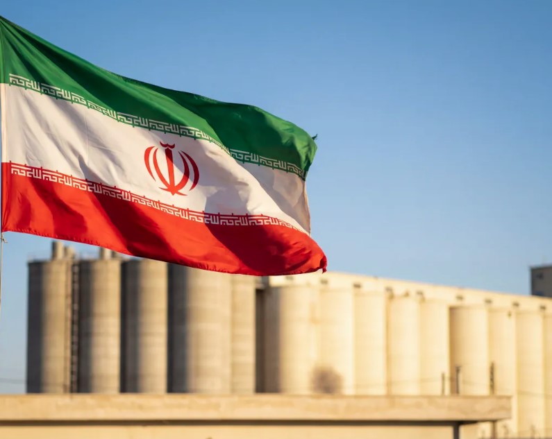 Irã afirma estar em prontidão total em meio ao aumento das tensões com os Estados Unidos