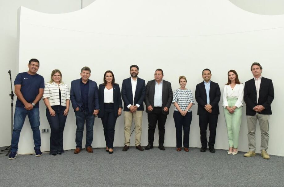 Adriane Lopes oficializa posse de novos secretários das pastas de Governo, Fazenda e Saúde em Campo Grande.