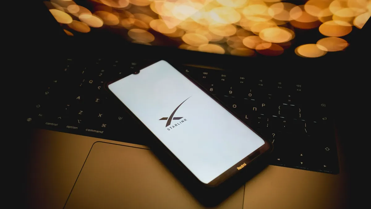 Ativistas iranianos usam conexão via satélite da Starlink para enviar vídeos e relatos dos protestos, mesmo com o apagão de internet no país.