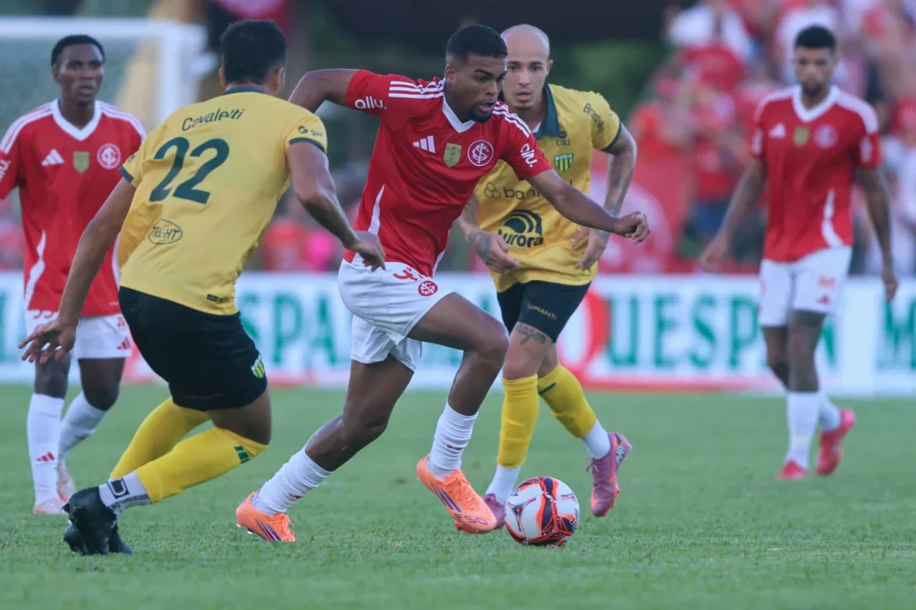 Inter sofre virada do Ypiranga por 2 a 1 em Erechim e perde a invencibilidade no Campeonato Gaúcho.