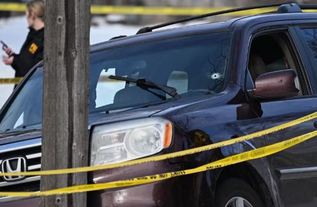 Operação federal de imigração termina com mulher morta a tiros em Minneapolis.