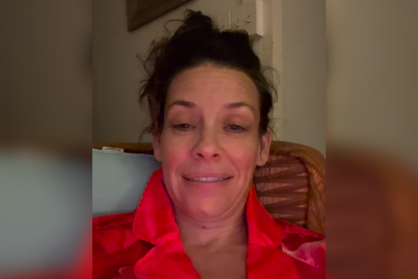 Evangeline Lilly revelou diagnóstico de danos cerebrais após sofrer uma concussão no fim do ano.