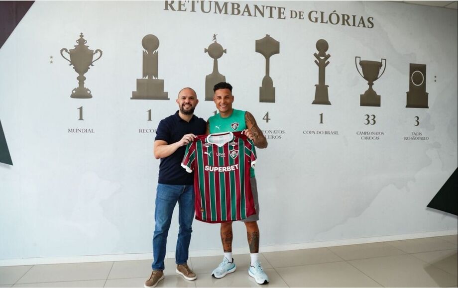 Mattheus Montenegro recebe Guilherme Arana no Fluminense