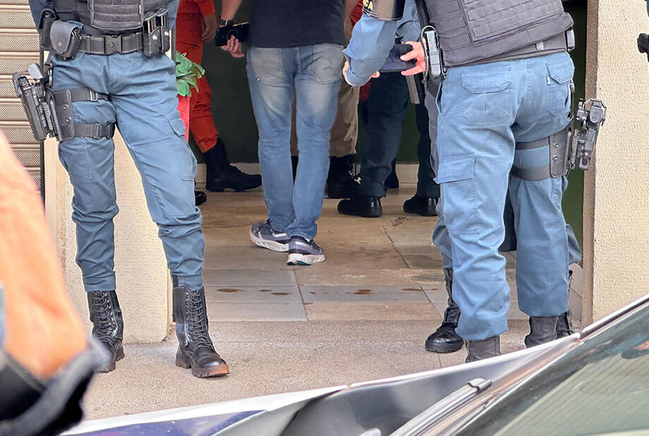 Salgaderia Luigi, na avenida Júlio de Castilho, em Campo Grande, onde duas pessoas morreram; tenente Dermival Caldeira contou que uma das vítimas tinha ferida que atravessou o coração e não resistiu após 40 minutos de reanimação.