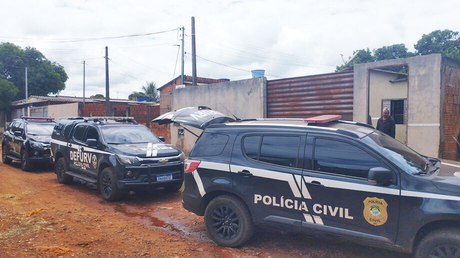Polícia encontrou quase duas toneladas de maconha escondidas em casa no Parque do Lageado.