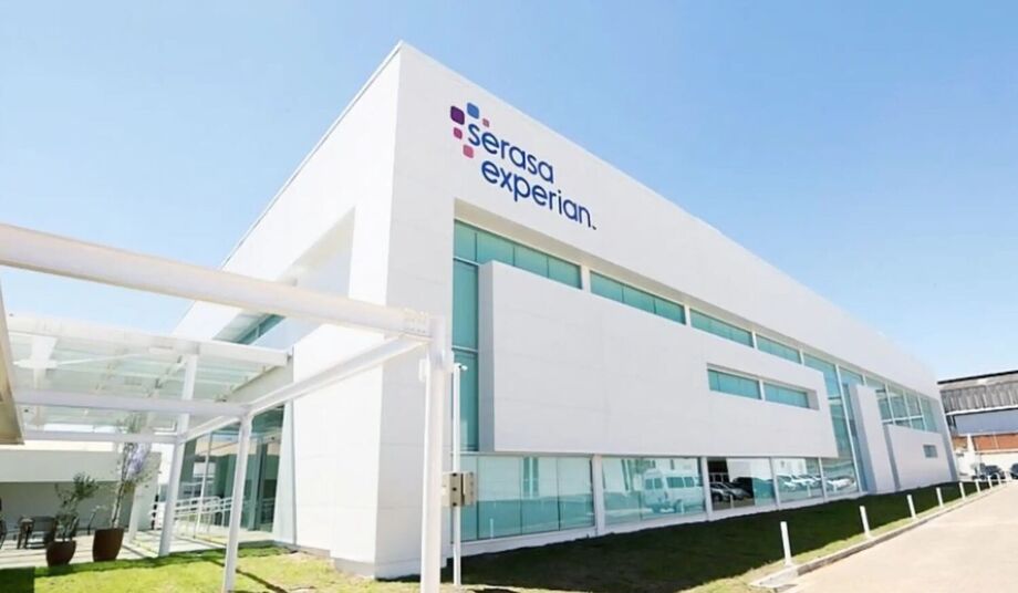 Processo contra o grupo Serasa Experian foi ajuizado em tribunais ingleses e já reúne interesse de mais de 25 mil pessoas; empresa nega responsabilidade.