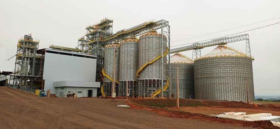 Novas unidades da Coamo em Itahum e Amambai ampliam capacidade de recebimento e armazenagem de grãos no Mato Grosso do Sul.