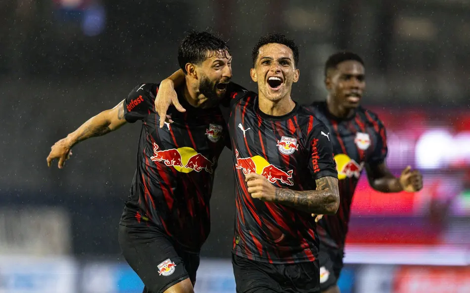 Bragantino vence Atlético-MG, mantém 100% e deixa Galo sem vitória no Brasileirão.