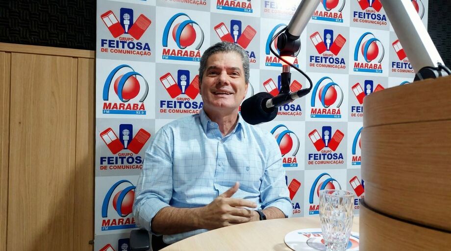 Prefeito de Maracaju durante entrevista na rádio Marabá FM, do Grupo Feitosa de Comunicação