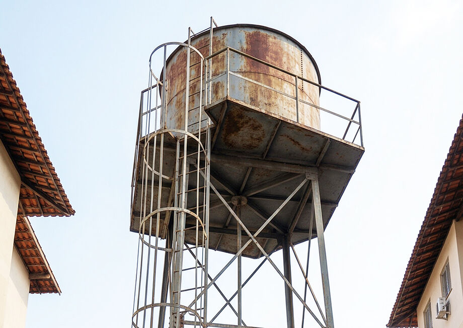 Polícia Civil investiga morte de moradora em área da caixa d'água de condomínio no bairro Tiradentes, em Campo Grande.