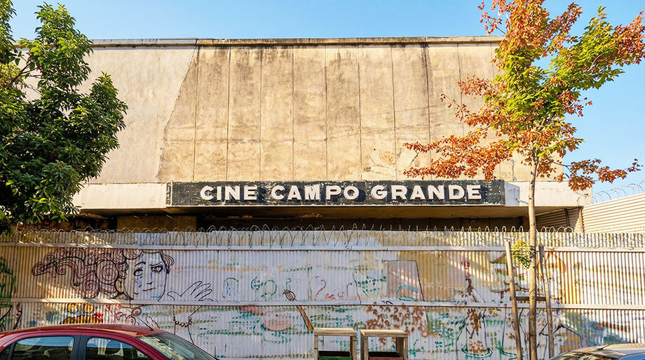 Antigo Cine Campo Grande, prédio emblemático no Centro, recebe visitas agendadas até poucos dias antes do leilão.