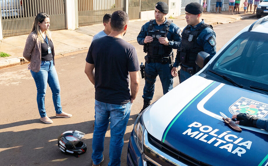 Confusão em via pública no Jardim Montevideu terminou com envolvidos levados à delegacia.