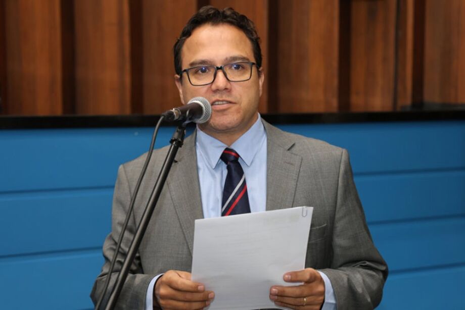 Pedrossian Neto propõe criação de grupo técnico para avaliar terapias inovadoras no tratamento de lesões medulares.