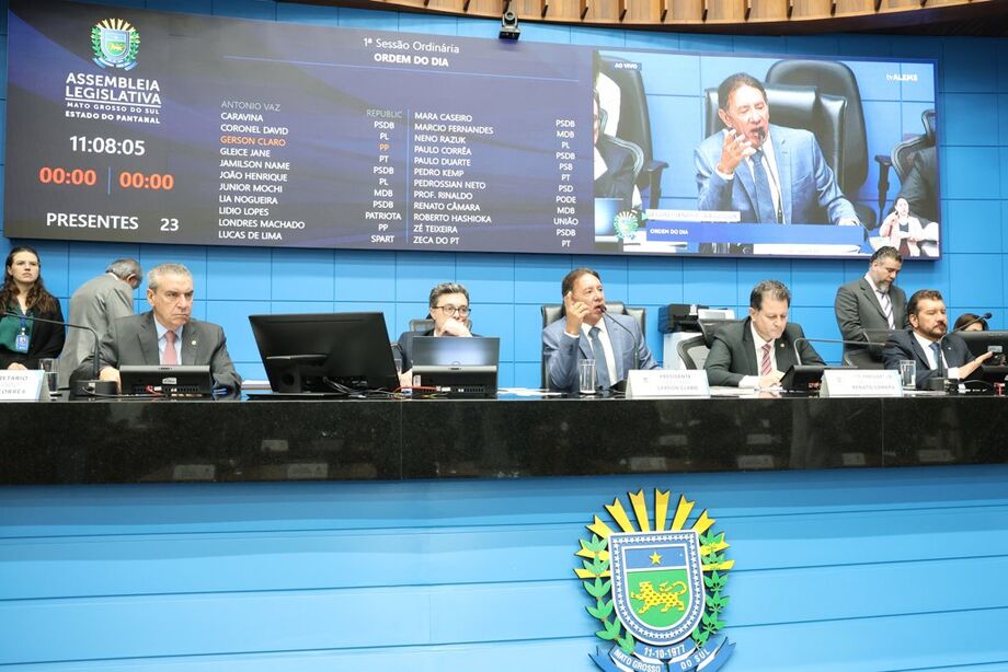 Parlamentares analisam e votam projetos da Ordem do Dia na primeira sessão ordinária do ano